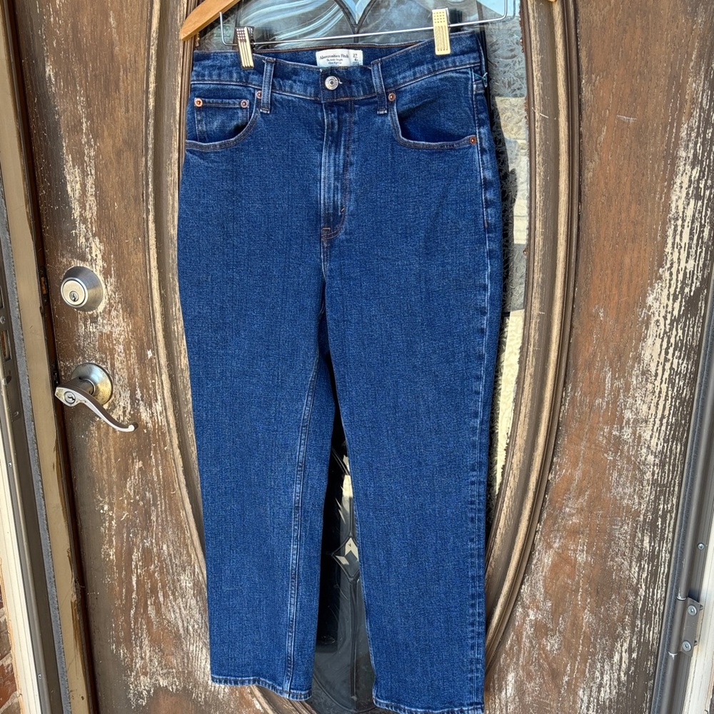 Abercrombie & Fitch The Ankle Straight Ultra High Rise jeans! 4s